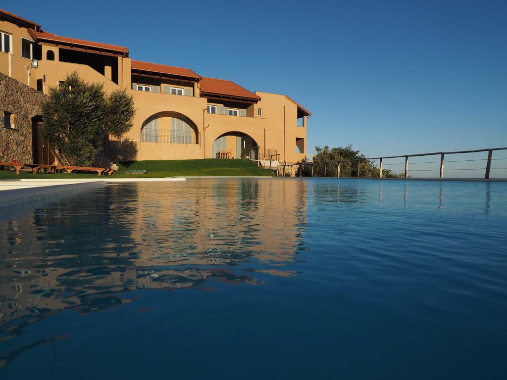 Agriturismo "I Castellari" Пиетра Лигуре Екстериор снимка