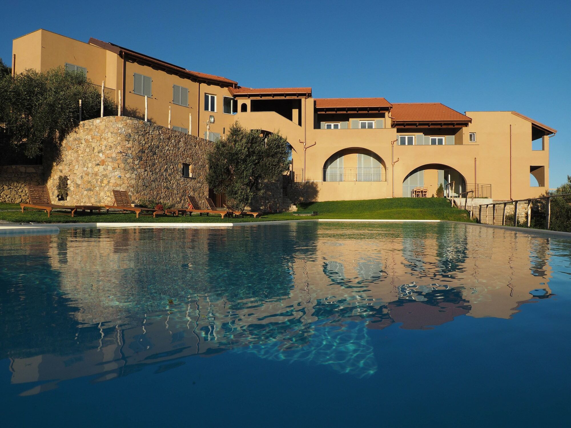 Agriturismo "I Castellari" Пиетра Лигуре Екстериор снимка