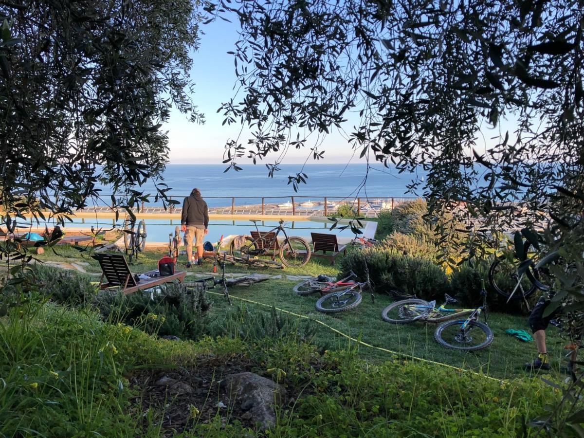 Agriturismo "I Castellari" Пиетра Лигуре Екстериор снимка