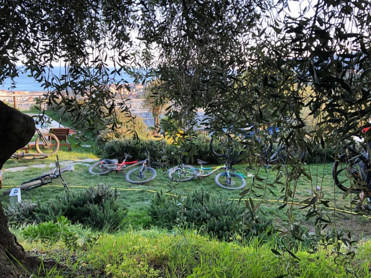 Agriturismo "I Castellari" Пиетра Лигуре Екстериор снимка